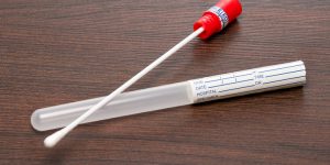 Ein einfacher Mundabstrich vor der IVF soll eine höhere Erfolgsquote bringen